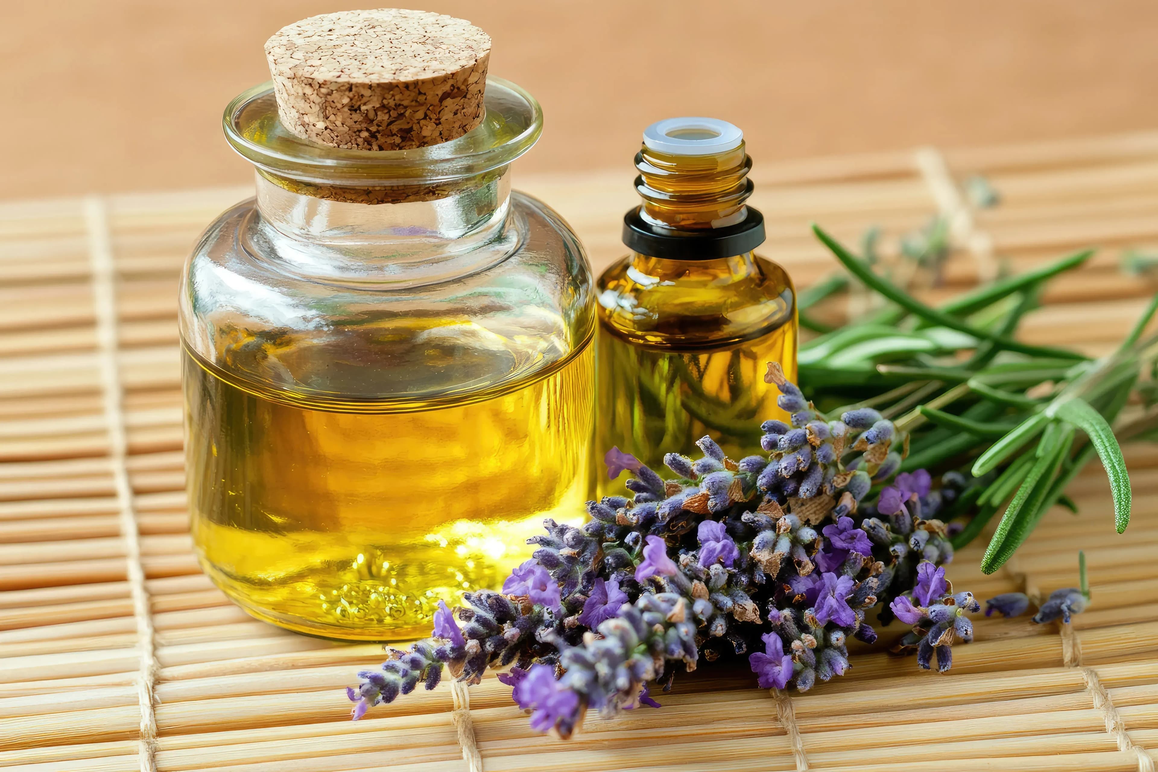 Ätherische Öle professionell herstellen lassen -Lohndestillation für Kräuter und Heilpflanzen