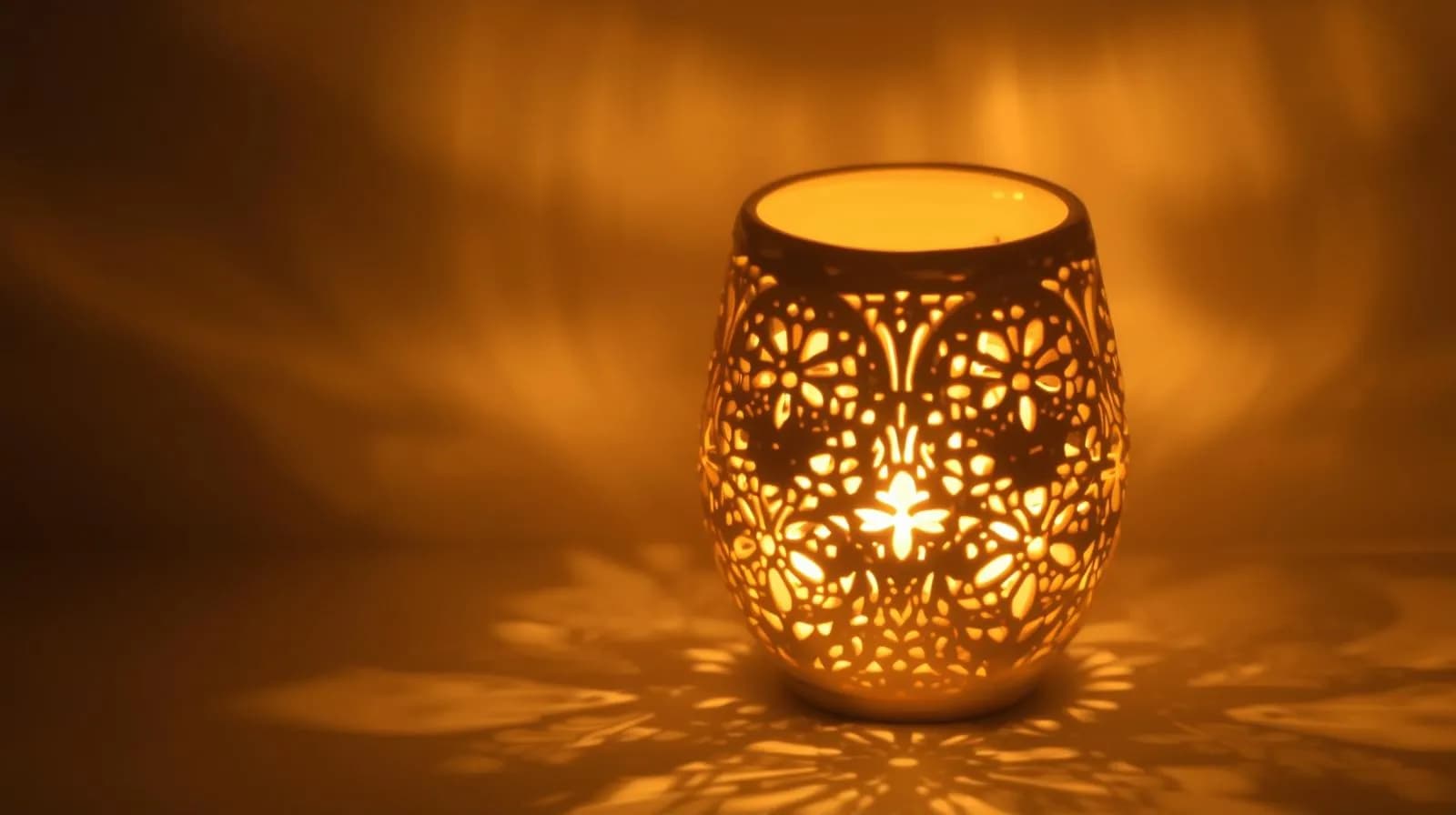 Duftlampe im Kerzenschein